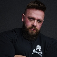 A Escolha da Stark Strong: Validando a Biomecânica de Cada Máquina